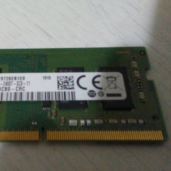 Samsung 4GB memory chip DDR4 (M471A5244CB0-CRC) - Picture 2 of 4